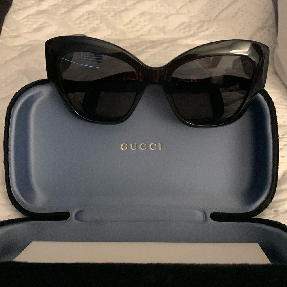 Like new/new Gucci sunglasses